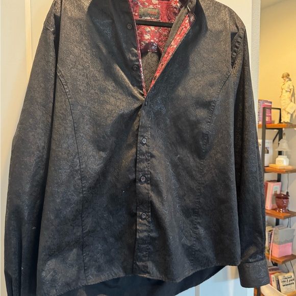 Stylish Patterned Button-Up Shirts - Picture 4 of 10